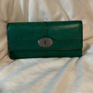 EC♥️ FOSSIL Vintage Turquoise Tri Fold Wallet. 6 card slots and ID slot.